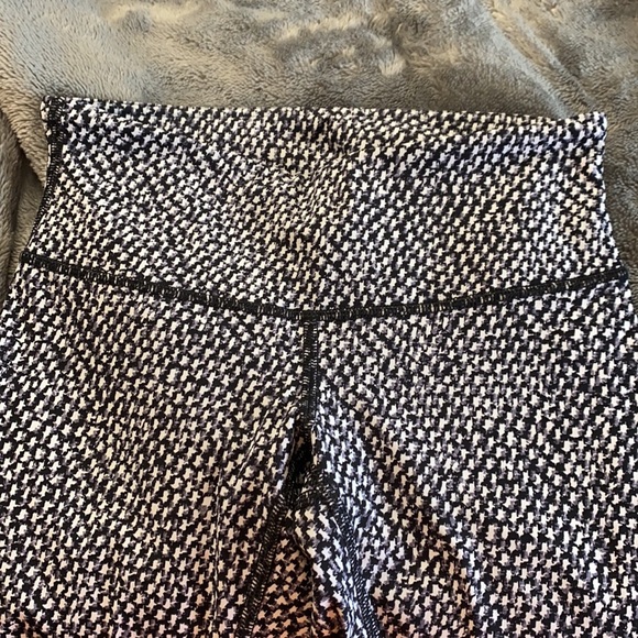 Lululemon leggings - Picture 4 of 6